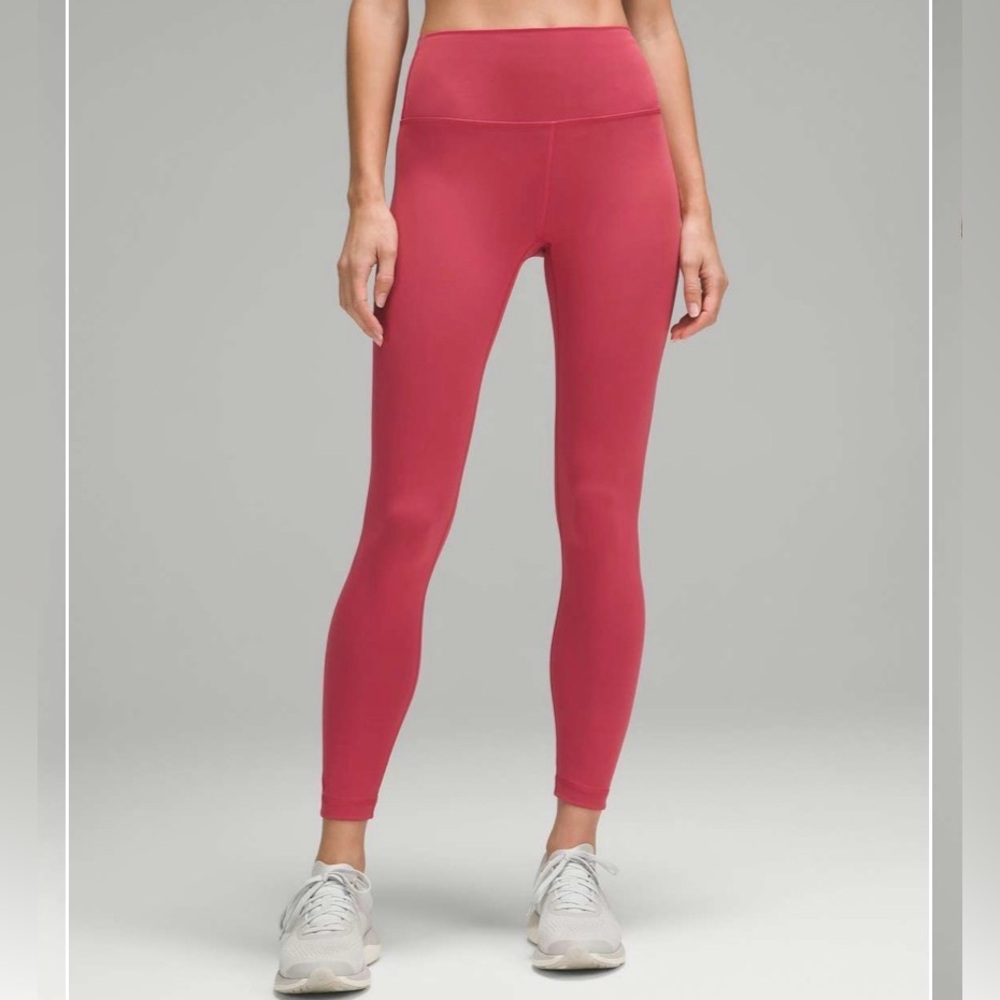 NWOT Lululemon Wunder Under Hi-Rise 7/8
Tight 25" in Vintage Rose, Size 4